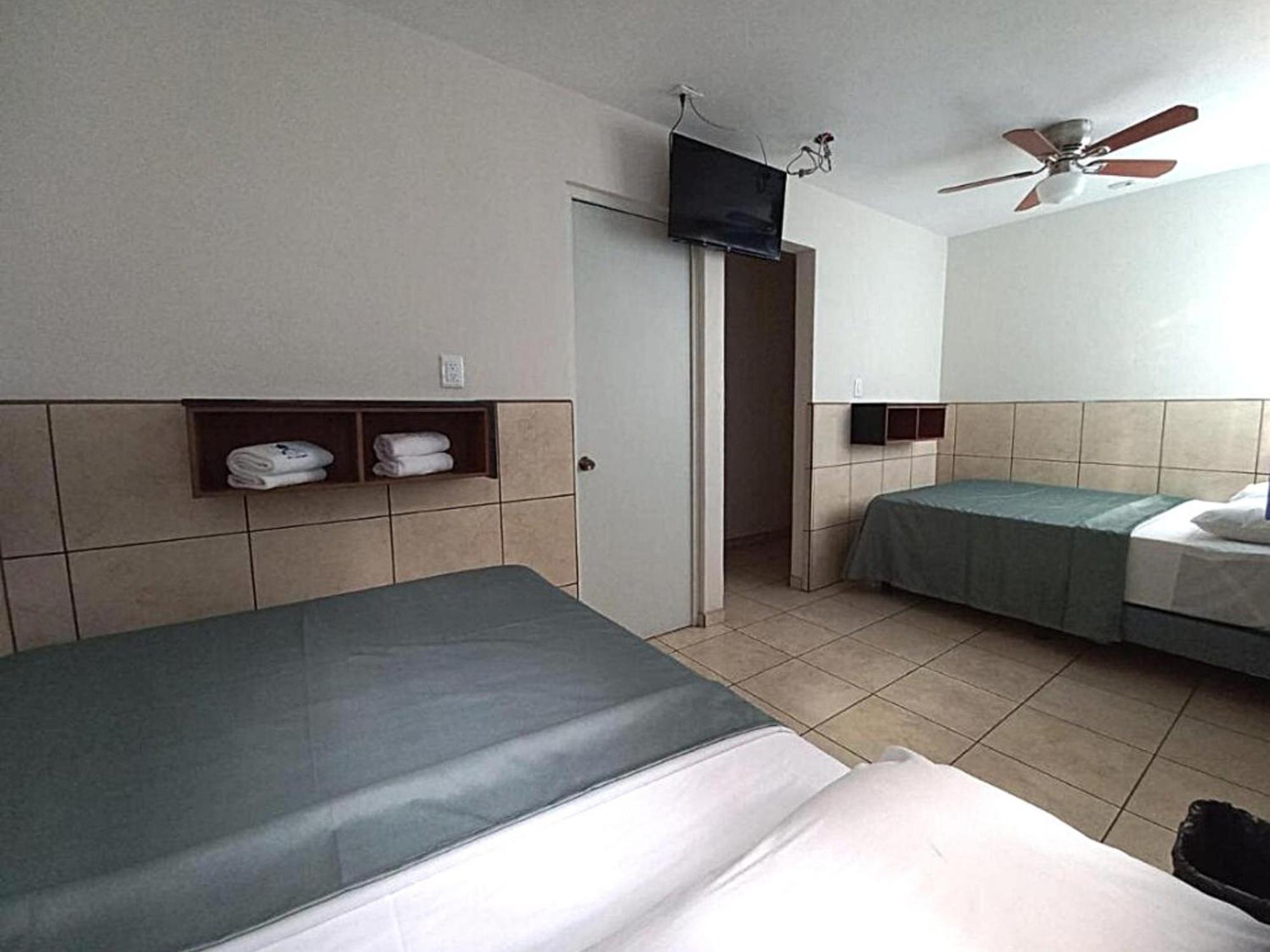 Hotel Hcm Guadalajara Habitación foto